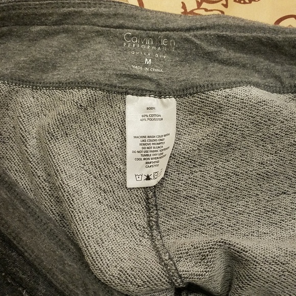 CLOTHING - Picture 3 of 7